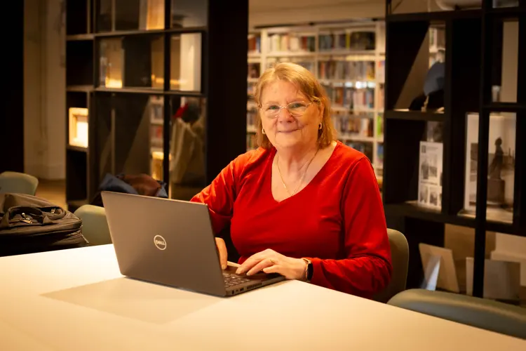 Gerda voelt zich zekerder door de computercursus